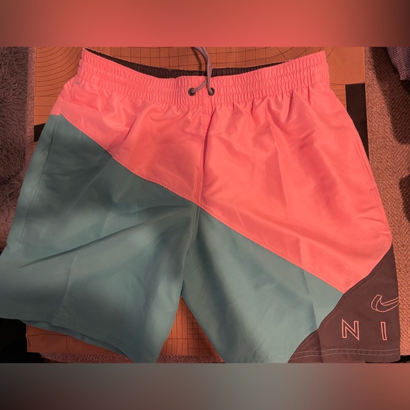 Men’s BRAND NEW Nike swim shorts - Picture 3 of 5